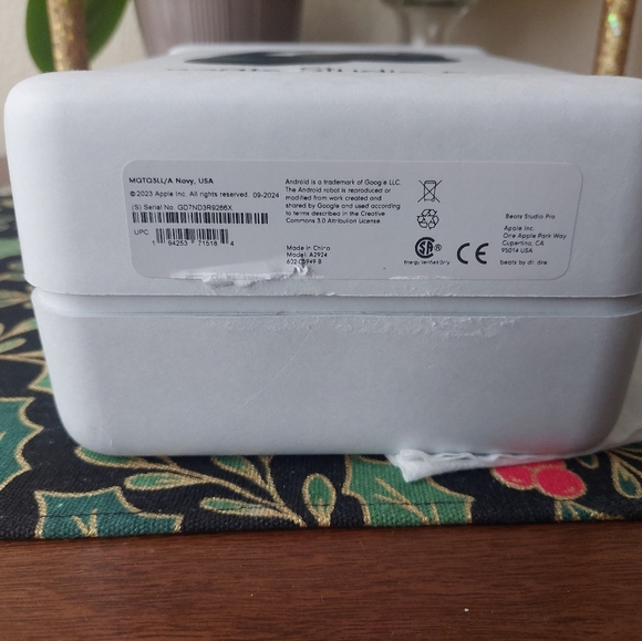 NWT Beats Studio Pro in Navy Blue - Picture 3 of 4